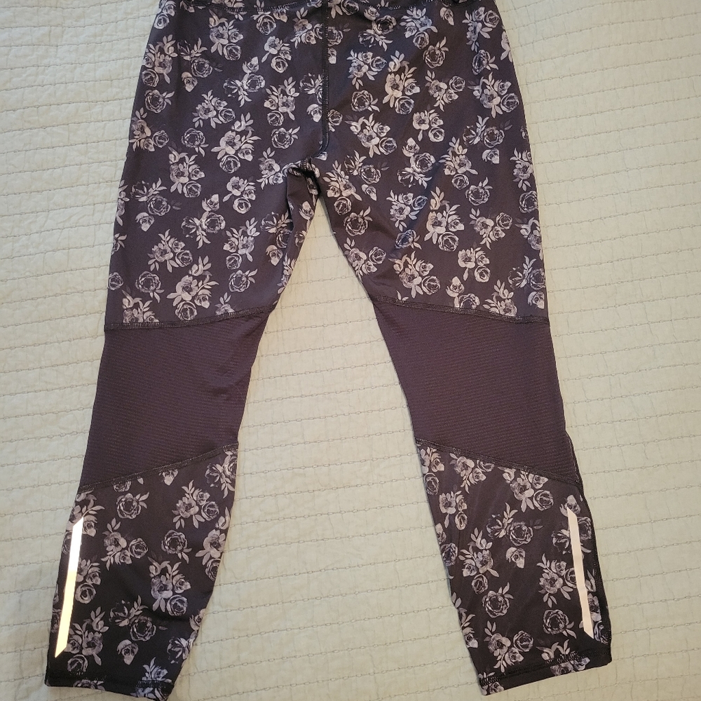 EUC Old Navy Active Go-Dry Fitted Crops Large